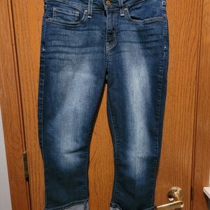 Levis- Womens Mid-rise jean capris